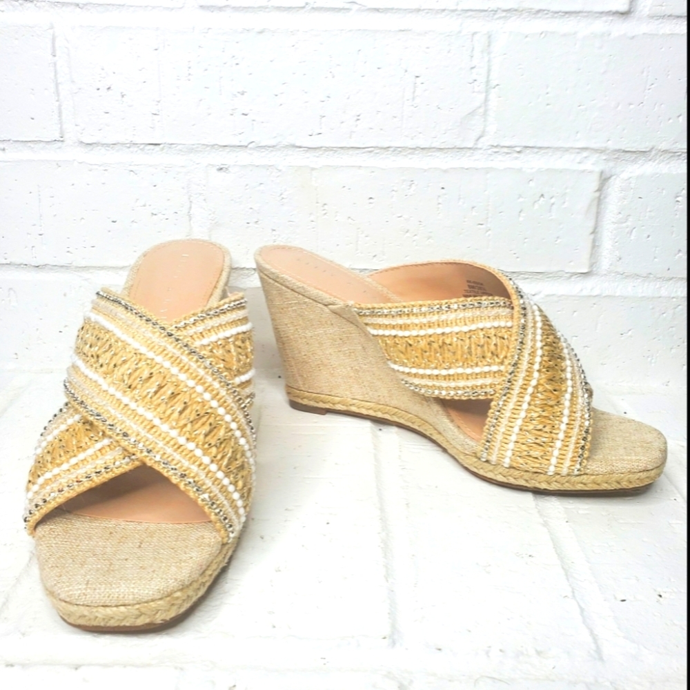 New! Kelly & Katie Issoa Wedge Sandal